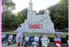 160828_0_Monumento-al-Petrarca